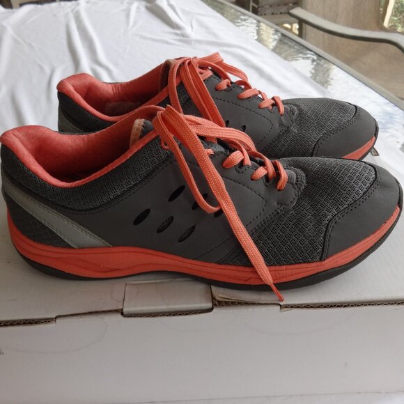 Vionic Venture women's size 10 sneakers Dark Grey mesh with orange laces & trim - Picture 2 of 13
